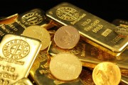 如何估算黄金的重量及其在市场中的价值？这些估算方法有何局限性？