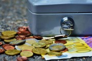 万纯金回收的市场机制是怎样的？这种交易方式有哪些风险？